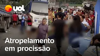 Micro-ônibus atropela grupo em procissão e deixa mortos e feridos em PE