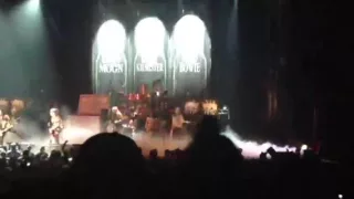 Alice Cooper Performs Tribute To Lemmy Kilmister