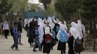 Schulverbot für afghanische Mädchen: „Die Taliban haben Angst vor gebildeten Frauen"