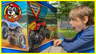 🎁UNBOXING SPIN MASTER's Biggest & Coolest MONSTER JAM TOY TRUCKS Box (with DIY ARENA FREESTYLE SHOW)