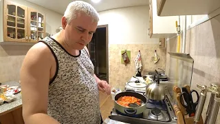 Вован ЗАХВАТИЛ 👩‍🍳 кухню и готовит САМ 🤯 на завтрак 😜 Посмотрим что у него получится 🍳 Влог