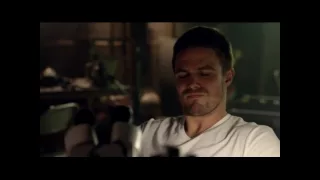 Arrow S01E03 - Oliver Queen gets shot with poison bullet