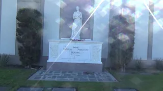 Bette Davis and Debbie Reynolds' graves at Forest Lawn Cemetery