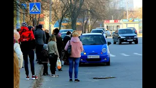 В Запорожье неравнодушные водители бесплатно подвозят людей. Карантин, день второй