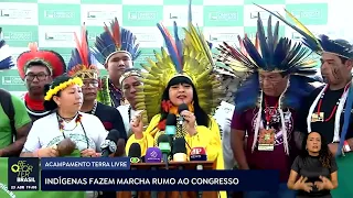 Acampamento Terra Livre: indígenas fazem marcha rumo ao Congresso