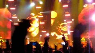 OASIS "I am the walrus" (The Beatles cover) - Palacio de los Deportes MADRID 12.02.09