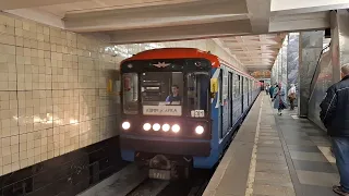 Поезд 81-717.5М/714.5М "Номерной" прибывает на станцию Сокольники