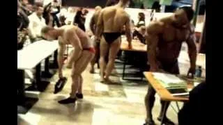 Italian bodybuilders weight in