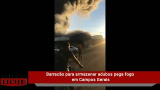 Barracão para armazenar adubos pega fogo em Campos Gerais