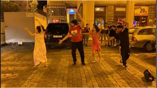 Мадина Чеченская Тбилиси Лезгинка 2023 Парни И Девушки Танцуют Супер На Улице Марджанишвили ALISHKA