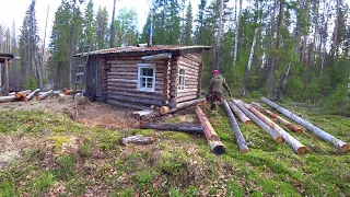 Начало ремонта избы. Поменял первое бревно. Уровень усложняется. 5 серия /Ремонт второй избы 2023/