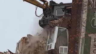 Demolition of ABANDONED Sutherland Press Building, St Thomas Ontario