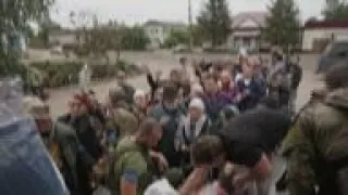 Dozens queue for aid in recaptured Izium