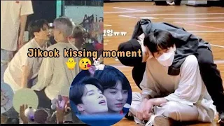 Jikook kissing moment🐇🐥😘