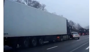 Lorry Hits Car On M25 and Knocks It Into Central Barrier - Dash Cam