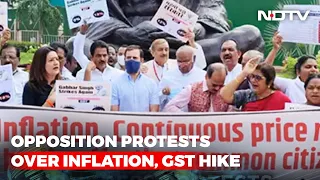 Opposition Leaders Protest Against Issue Of Rising Prices In Parliament Complex | The News