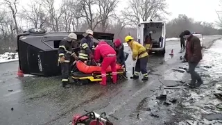 Криничанський район: надзвичайники вивільнили постраждалу з пошкодженої внаслідок ДТП автівки