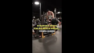 Stranger Offers To Spot 535lbs/240kg😳