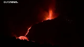 El volcán de #CumbreVieja sacude #LaPalma con 60 terremotos en una noche