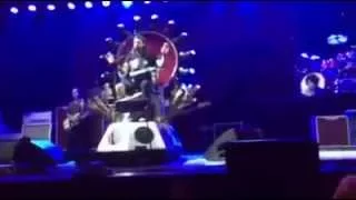 FOO FIGHTERS - Incredible Dave Grohl in Cesena Italy 03.11.2015