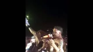 Die Antwoord - Ninja stage diving and kissing a fan / Orange Warsaw Festival 2016