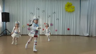 Танец "Оранчикан" старшая группа "Биһикчээн"