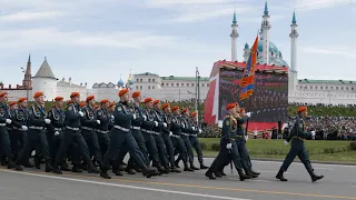 Сотрудники МЧС приняли участие в военном параде Казанского гарнизона в честь 76-й годовщины Победы