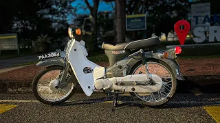 Honda C70 restored to its former glory.