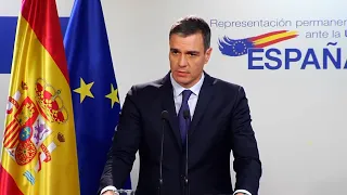Sánchez denuncia un "intento de atropellar la democracia" por parte de la "derecha jurídica"