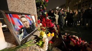 В России и за рубежом почтили память Навального