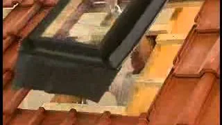 RoofLITE window installation 3 : Make an opening in a tile roof for the window