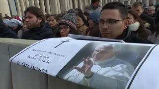 Zehntausende nehmen auf dem Petersplatz Abschied von Benedikt XVI. | AFP