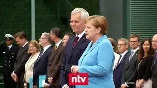 Wieder zittert Merkel bei öffentlichem Auftritt | n-tv