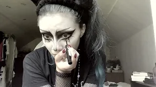 gothic spiderweb makeup look tutorial