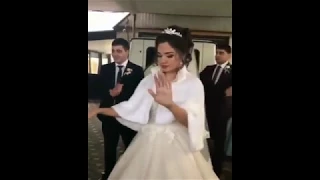 Армянская невеста красиво танцует /  Армянская свадьба в Ереване 2018