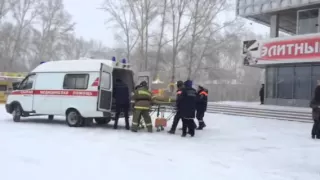 Из ЦУМа Бердска эвакуировали потерпевшего на пожаре