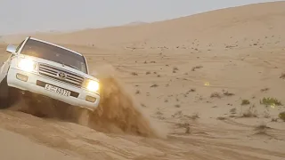 Toyota Land Cruiser j100 in sand dunes