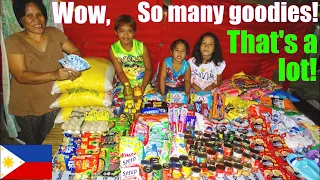 We Gave This Poor Filipino Family a Lot of Grocery Food. Filipino Children Living in Poverty. PINAS