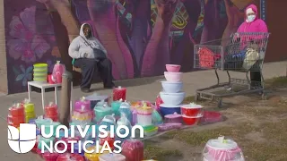 Ante la falta de empleo, así se ganan la vida muchos migrantes en los barrios latinos de Chicago