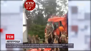 Новини України: шість вантажівок зіткнулися неподалік в'їзду до Києва