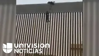 Inmigrante pasa a EEUU por el muro fronterizo que Trump considera imposible de escalar