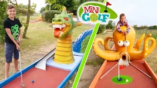 MINI-GOLF CHALLENGE !!! - Mère VS Fils - Parcours thématique : Looping, Requin, Pirate, Dragon...