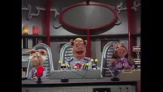 The Muppet Show - 214: Elton John - Pigs in Space: Boredom (1978)