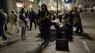 Мёртвые Дельфины - На моей луне -Песню душевно исполнил молодой музыкант на Никольской улице #Moscow