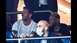 neymar e Messi assistindo jogo do psg juntos , a amizade é tudo ..