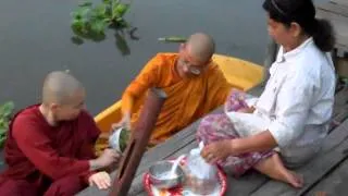 Suansiridham | Garden Of Beautiful Dhamma | Almsround per Boat