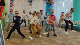 Танец мальчиков "Крутые пацаны" на выпускном в детском саду 2023 💪