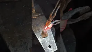 Forging a decorative leaf. Elven pendant! / Blacksmithing / DIY