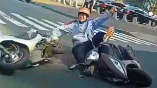 Scooter Riders Fails , Driving in Asia 2017 Pert 2