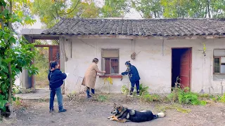 Leaving the city/Two granddaughters help their grandfather repair the old house/For free